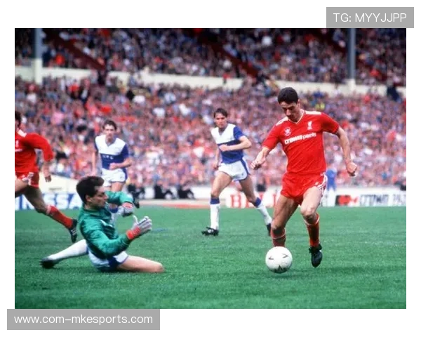 金砖足球巨星卡佩里基奇:从青涩球员到世界级顶尖射手的传奇之路